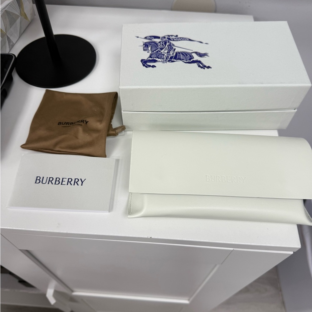 Burberry White Glasses Case